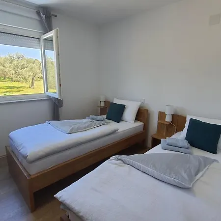 Apartment Ikas -sveti Filip I Jakov *